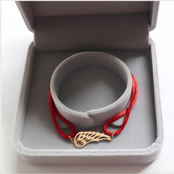 18k Gold Angel Wing Bracelet - Picture 2 of 5